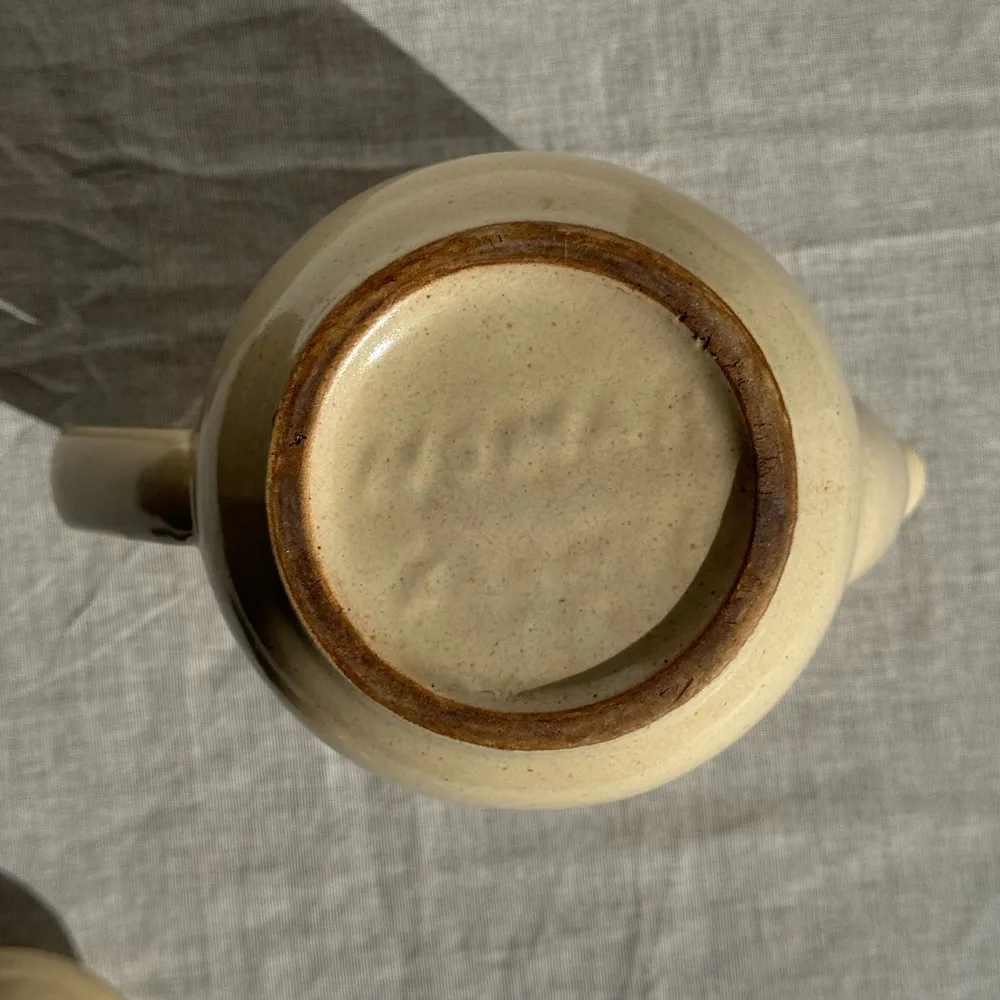 Accessoires thé et café - Théière en grès beige vintage à motif de fleurs roses H22 - OFFICE OBJETS