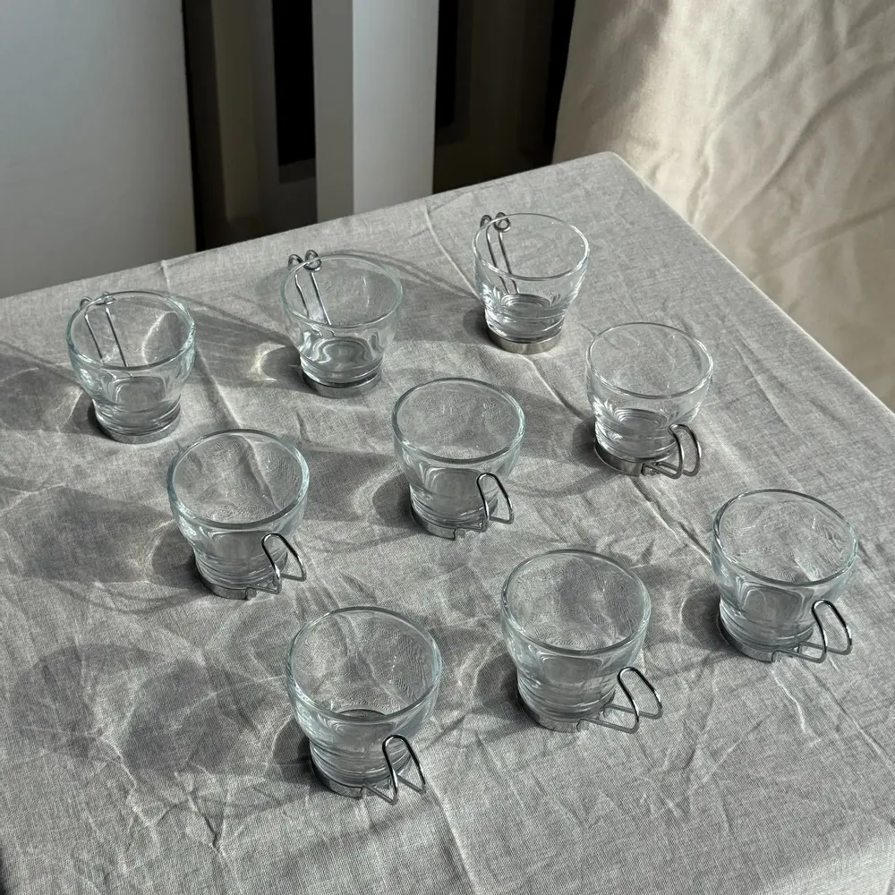 Tasses et mugs - Lot de 9 tasses italiennes vintage à anse en métal - OFFICE OBJETS