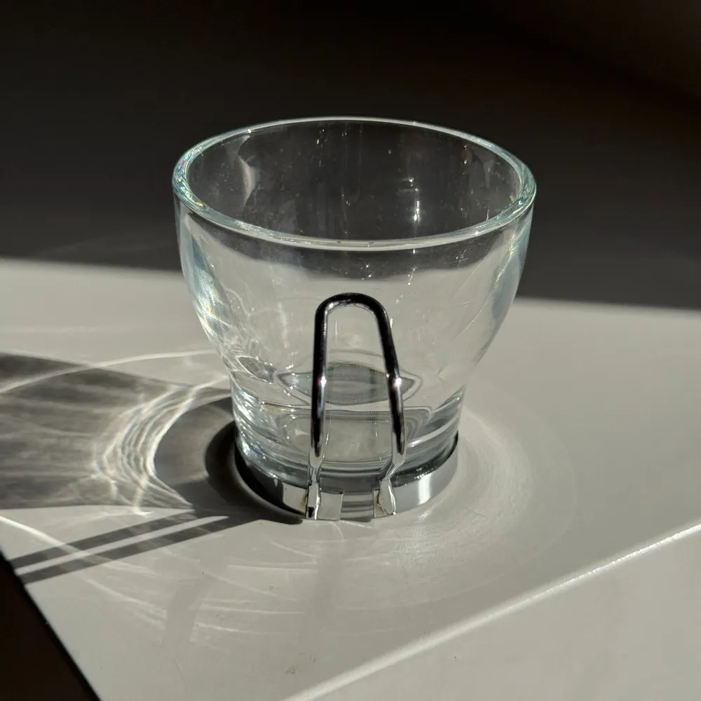 Tasses et mugs - Lot de 9 tasses italiennes vintage à anse en métal - OFFICE OBJETS