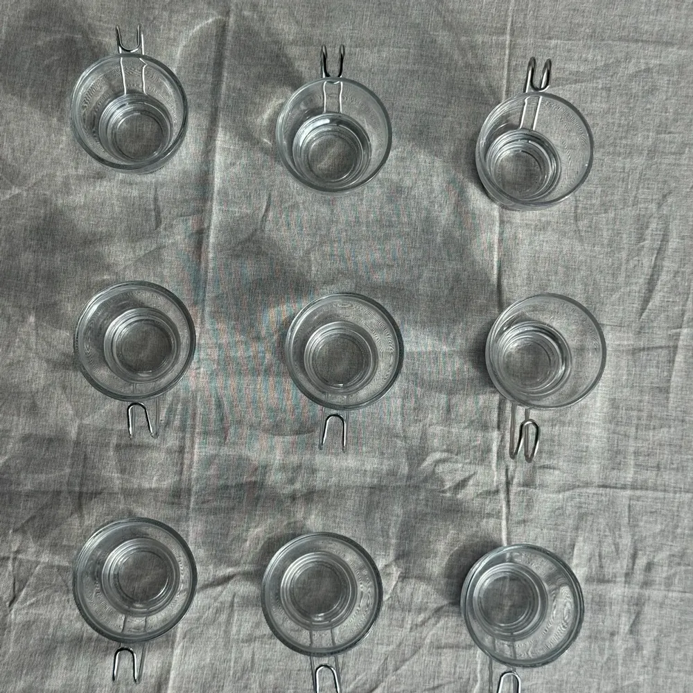 Tasses et mugs - Lot de 9 tasses italiennes vintage à anse en métal - OFFICE OBJETS