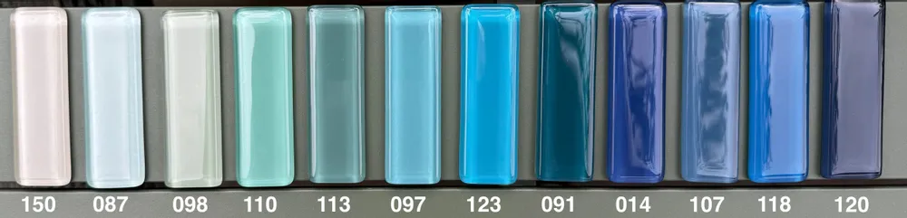 Knives - Designer table knife holder, colored glass knife rest - ROSE CORAIL DECO