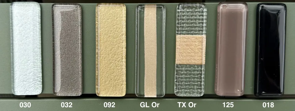 Knives - Designer table knife holder, colored glass knife rest - ROSE CORAIL DECO