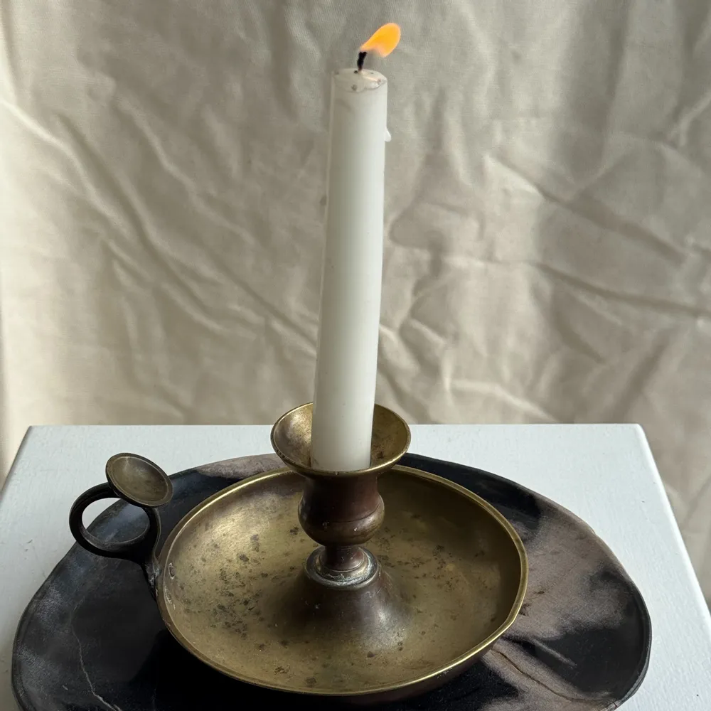 Bougeoirs et photophores  - Bougeoir à main doré ancien noirci H8 D13,5 - OFFICE OBJETS