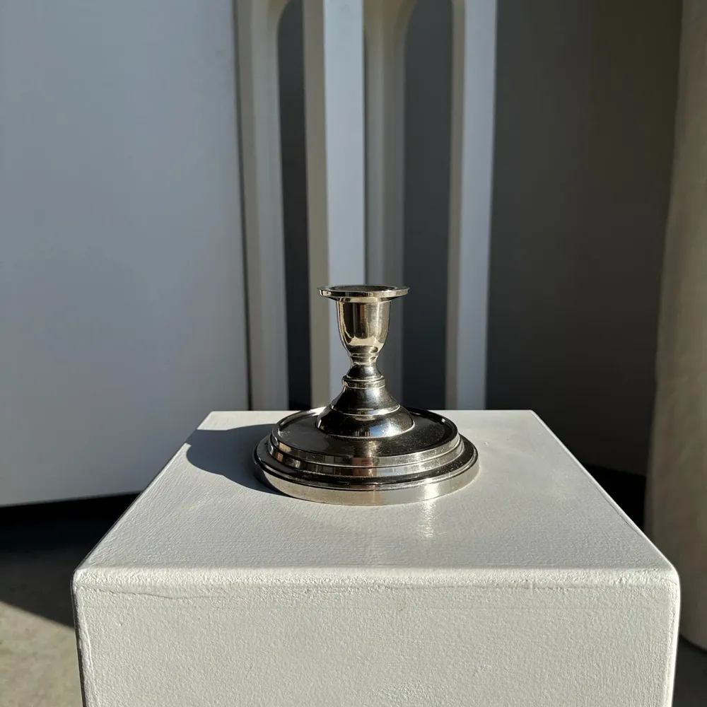 Bougeoirs et photophores  - Petit bougeoir en métal argenté brillant H11 D13 - OFFICE OBJETS