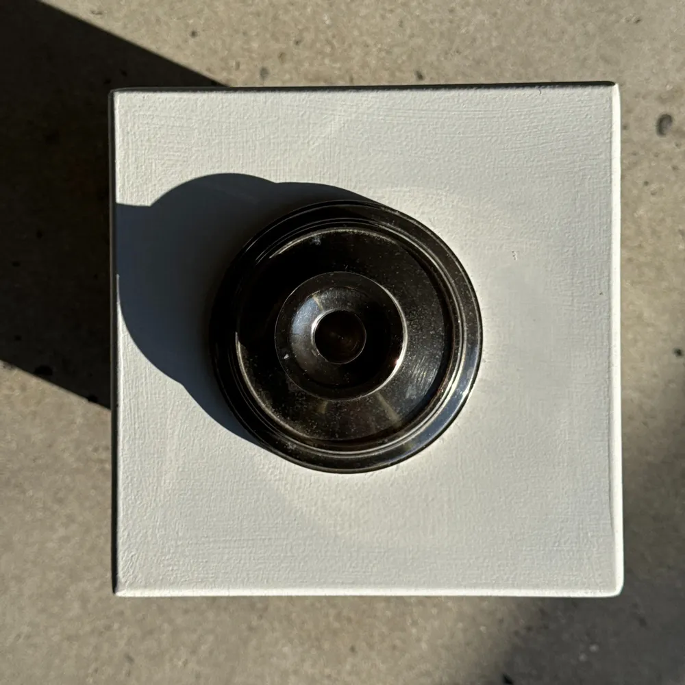 Bougeoirs et photophores  - Petit bougeoir en métal argenté brillant H11 D13 - OFFICE OBJETS