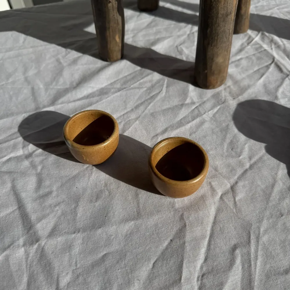 Bowls - Duo of vintage beige stoneware egg cups - Grès Village France H4 - OFFICE OBJETS