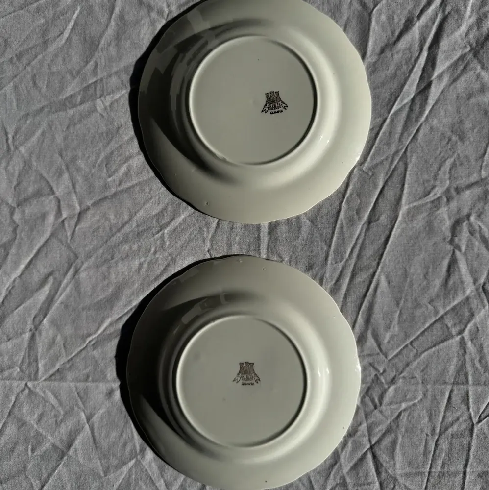 Assiettes de réception - Lot de 2 assiettes à dessert à liseré doré Gien Quimper D19 - OFFICE OBJETS