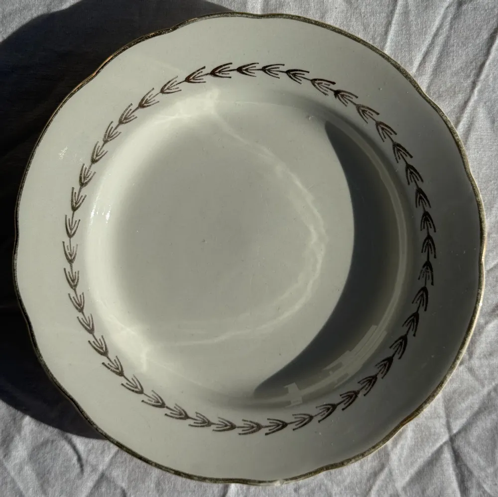 Assiettes de réception - Lot de 2 assiettes à dessert à liseré doré Gien Quimper D19 - OFFICE OBJETS