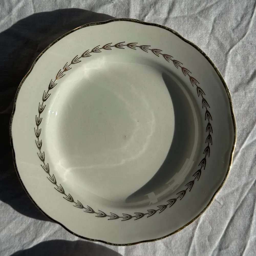 Assiettes de réception - Lot de 2 assiettes à dessert à liseré doré Gien Quimper D19 - OFFICE OBJETS