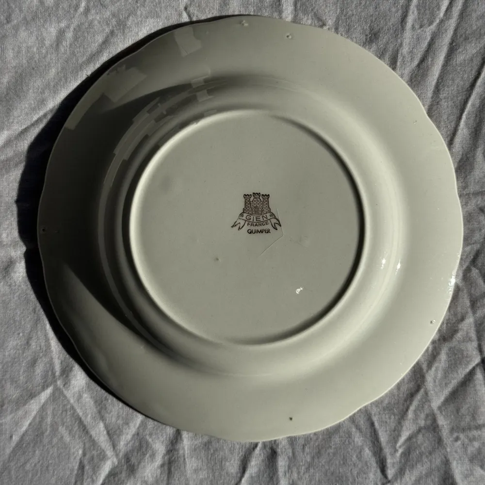 Assiettes de réception - Lot de 2 assiettes à dessert à liseré doré Gien Quimper D19 - OFFICE OBJETS