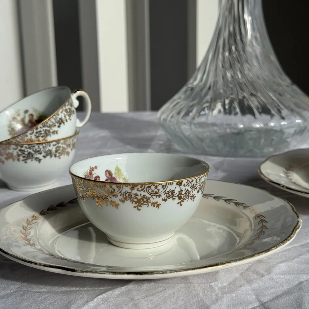 Assiettes de réception - Lot de 2 assiettes à dessert à liseré doré Gien Quimper D19 - OFFICE OBJETS