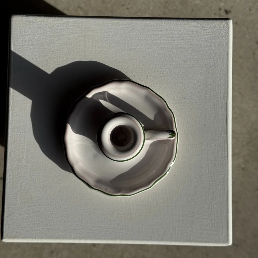 Candlesticks and candle holders - Small vintage earthenware hand candle holder with green border floral - OFFICE OBJETS