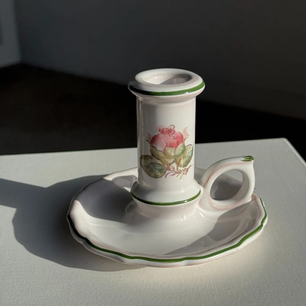 Candlesticks and candle holders - Small vintage earthenware hand candle holder with green border floral - OFFICE OBJETS