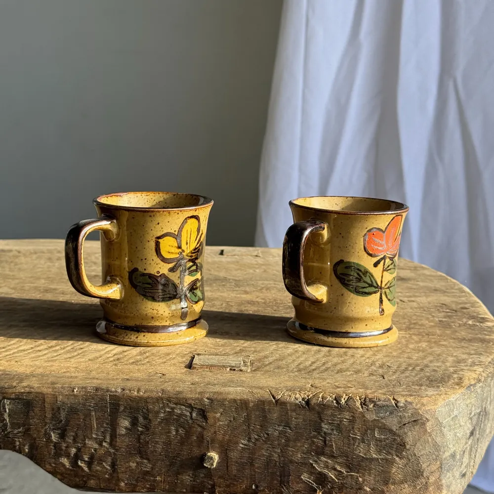 Mugs - Set of 2 vintage sandstone hand painted flower mugs H9.5 - OFFICE OBJETS