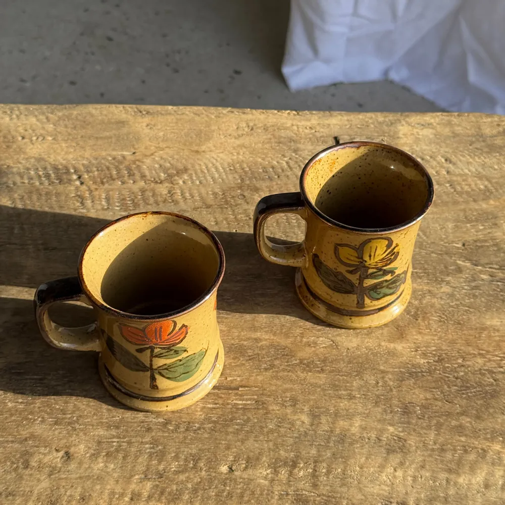 Mugs - Set of 2 vintage sandstone hand painted flower mugs H9.5 - OFFICE OBJETS