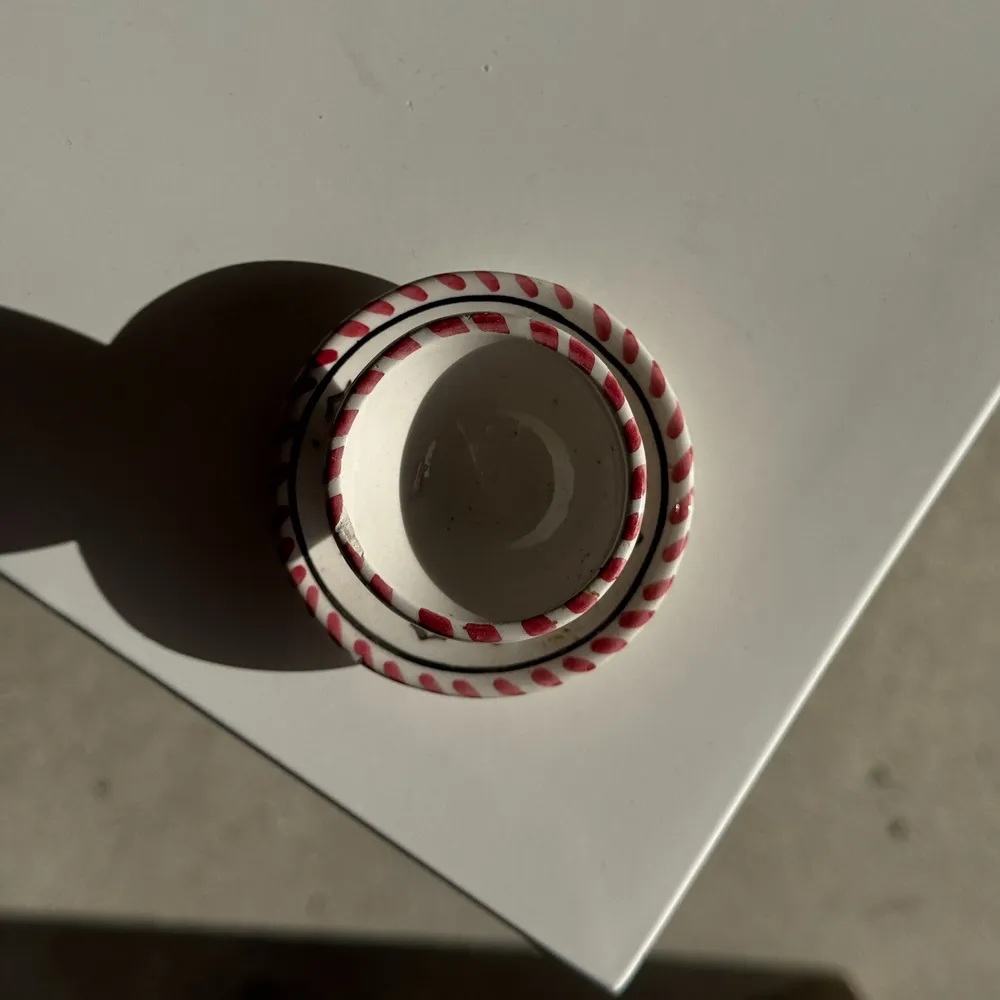 Couverts & ustensiles de cuisine - Coquetier en faïence motifs floraux roses vintage H5 - OFFICE OBJETS