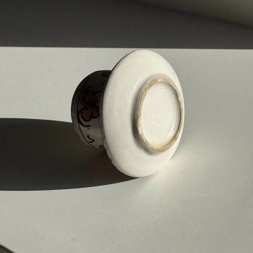 Couverts & ustensiles de cuisine - Coquetier en faïence motifs floraux roses vintage H5 - OFFICE OBJETS