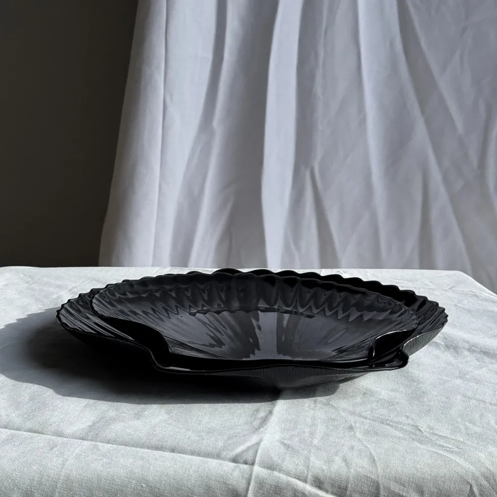 Plats et saladiers - Duo plats coquilles verre noir vintage D32 et D26 - OFFICE OBJETS