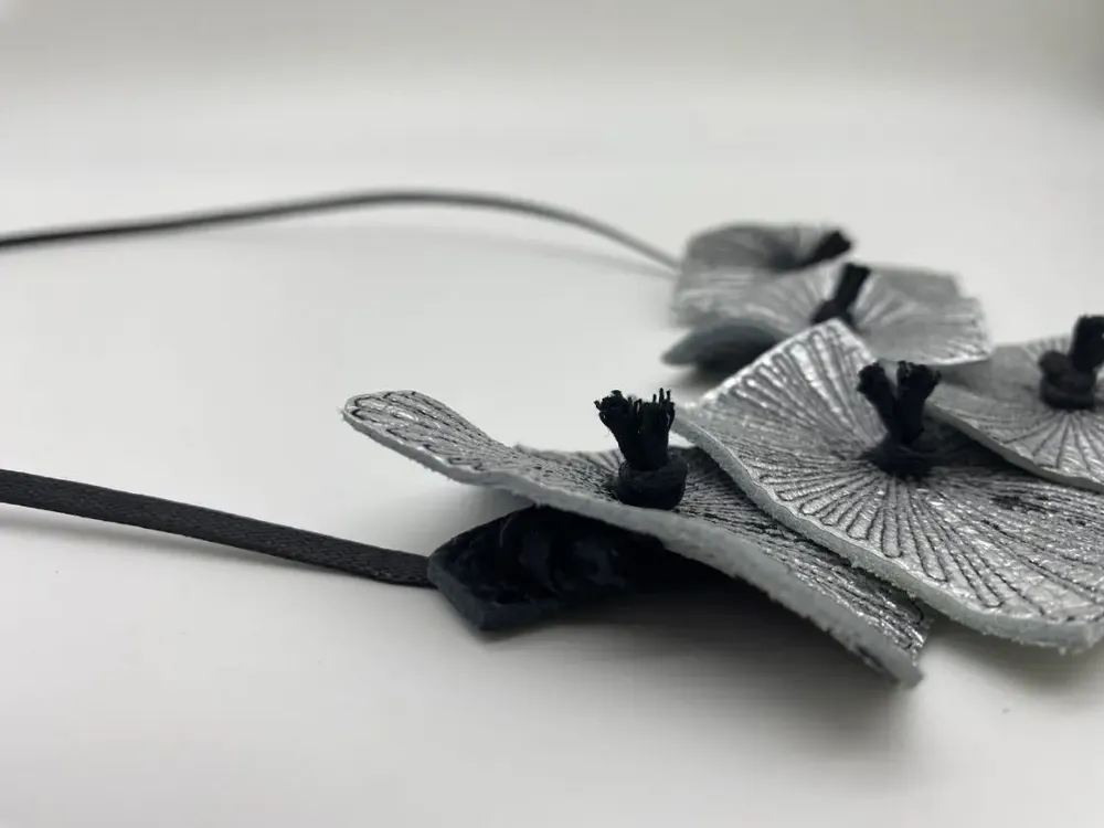 Jewelry - Bouquet necklace, flowers, real leather - PASSIONE