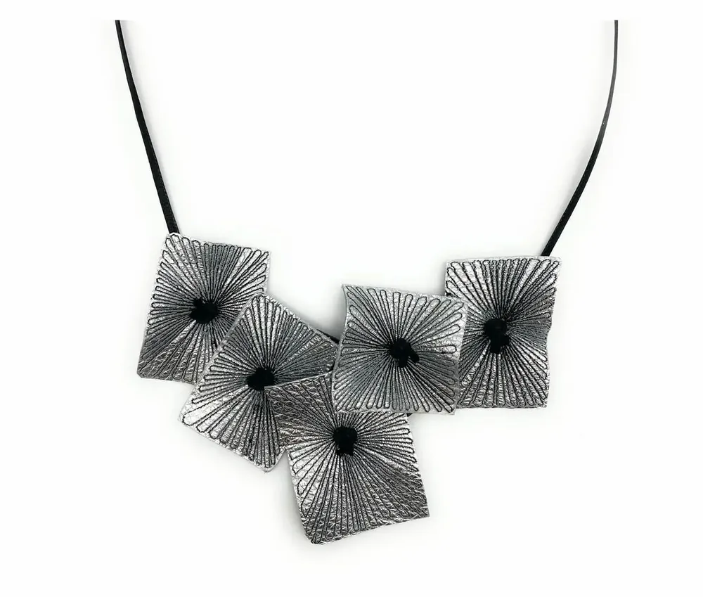 Jewelry - Bouquet necklace, flowers, real leather - PASSIONE