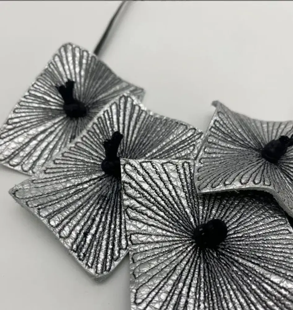 Jewelry - Bouquet necklace, flowers, real leather - PASSIONE