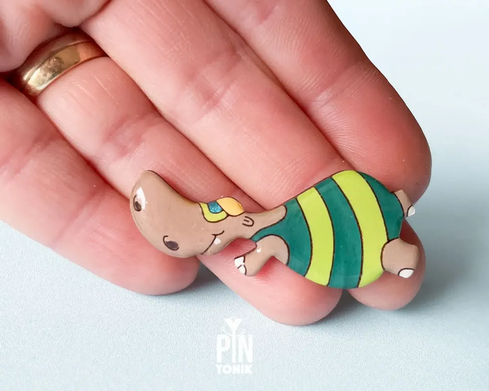 Broches - Pin’s en bois Hippopotame nageur - PINTONIK