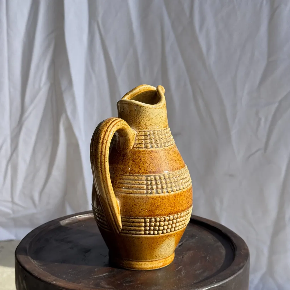 Carafes - Carafe vintage en grès jaune frises perlées Made in France H22 - OFFICE OBJETS