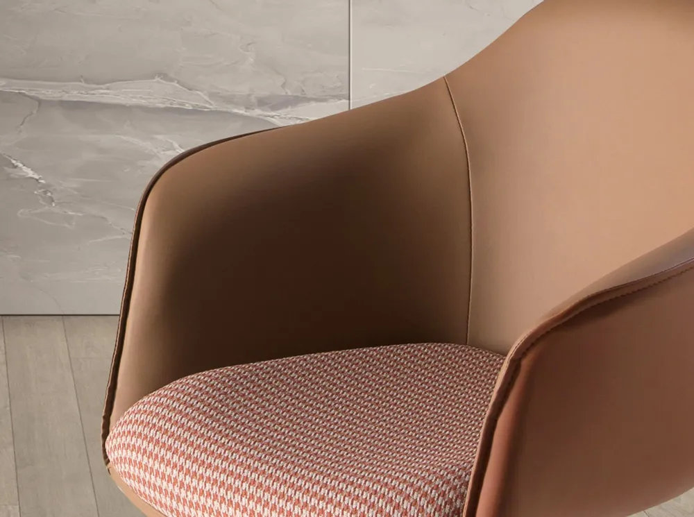 Chaises - Chaise pivotante tissu marron terracotta et beige et similicuir marron - ANGEL CERDÁ