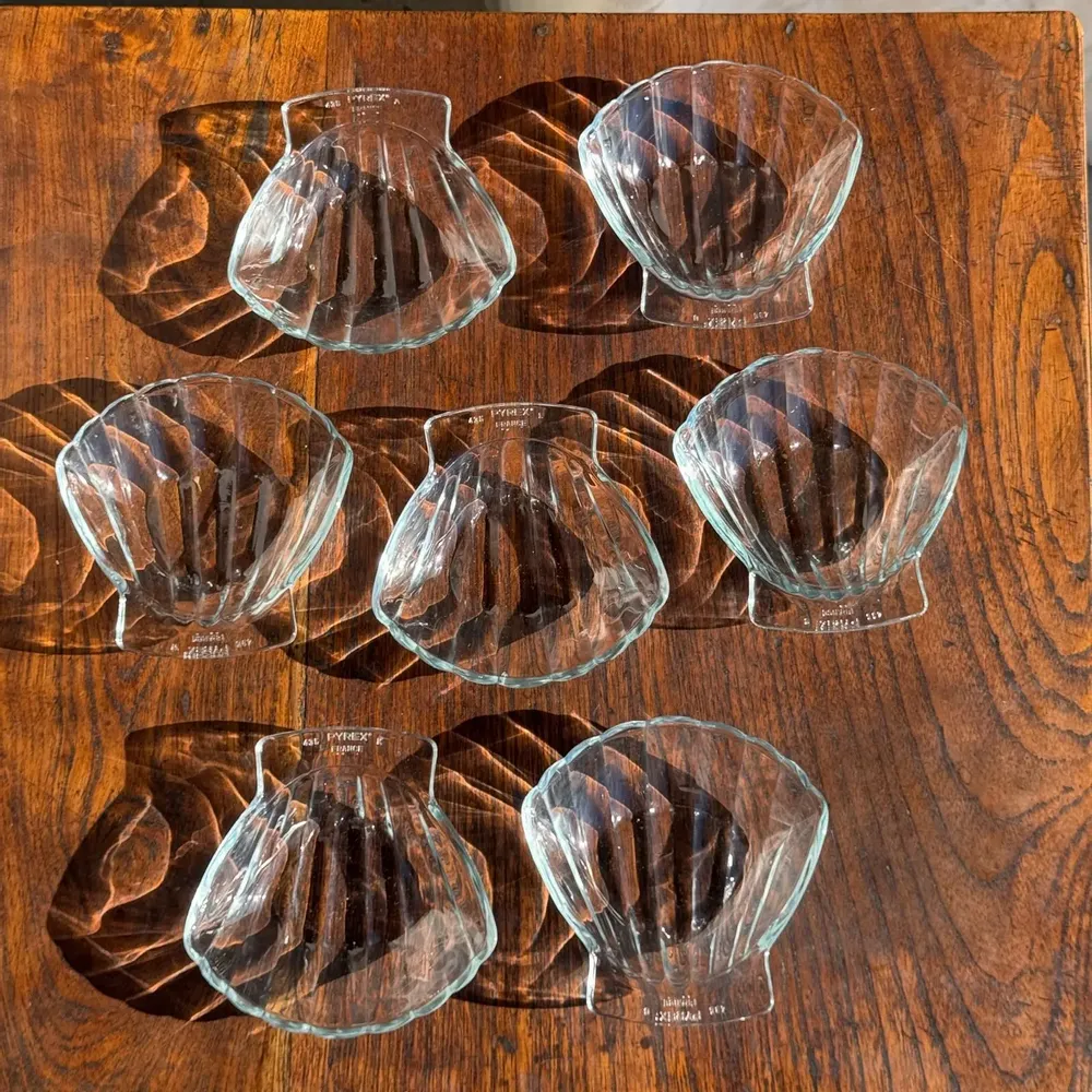 Bowls - Set of 7 vintage Pyrex glass shell cups - OFFICE OBJETS
