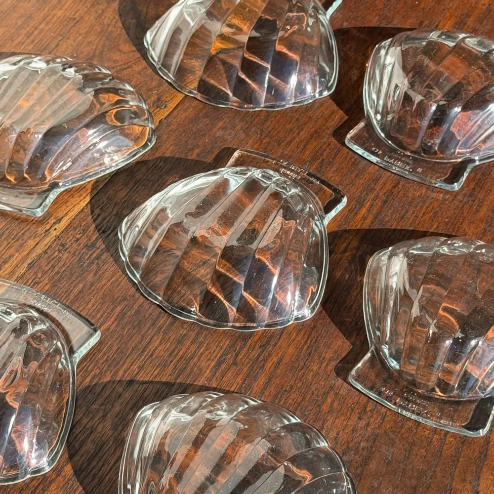 Bowls - Set of 7 vintage Pyrex glass shell cups - OFFICE OBJETS