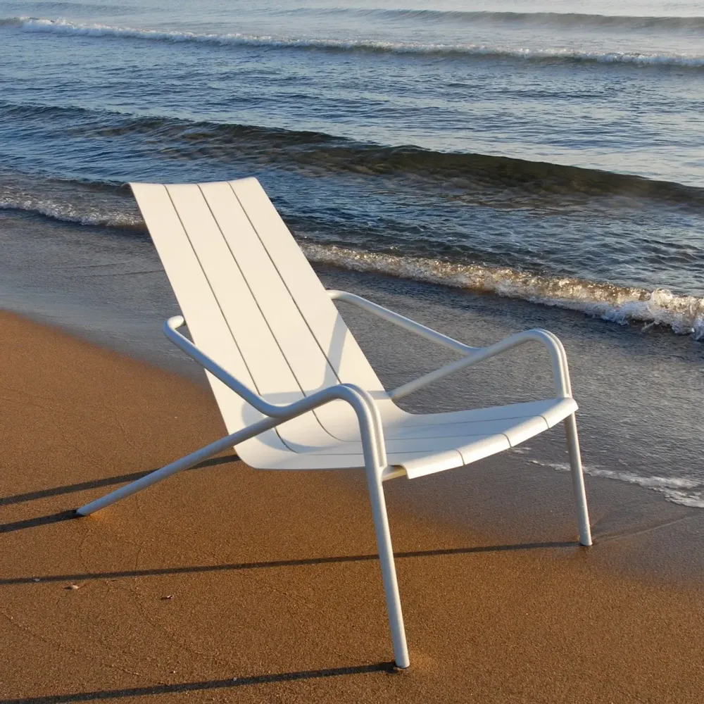 Chaises longues - Fauteuil empilable Fleole en aluminium thermolaqué bleu pigeon. - EZEÏS