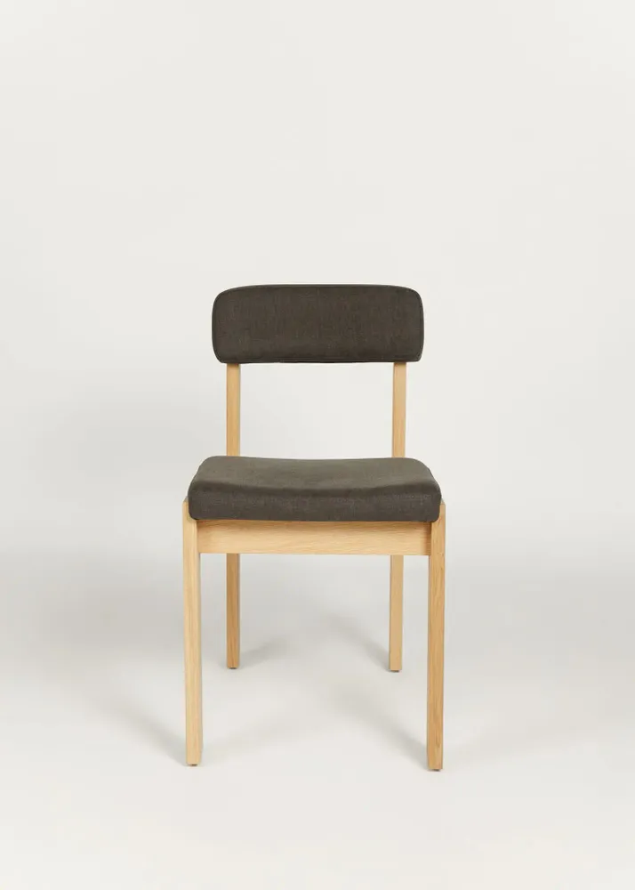 Chaises - Pasco Chair Upholstered Structure bois + Tissu d’ameublement Naturel + Tissu sur mesure - ARBORE BY CAREL WOODWORKS