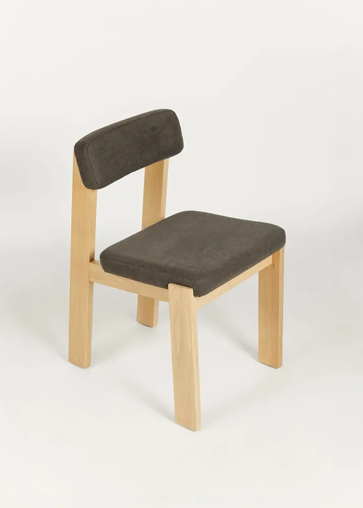Chaises - Pasco Chair Upholstered Structure bois + Tissu d’ameublement Naturel + Tissu sur mesure - ARBORE BY CAREL WOODWORKS
