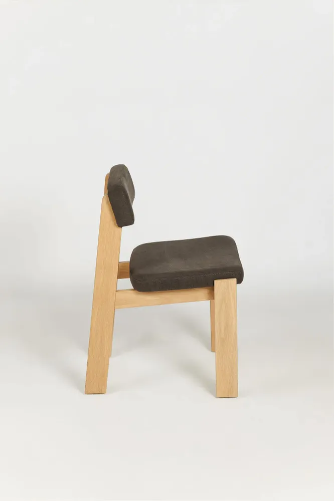 Chaises - Pasco Chair Upholstered Structure bois + Tissu d’ameublement Naturel + Tissu sur mesure - ARBORE BY CAREL WOODWORKS