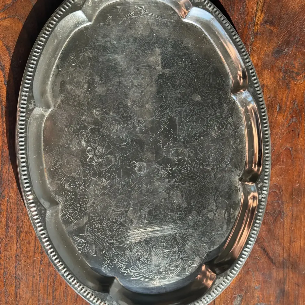 Trays - Large oval engraved tray in silver plated metal 34x45 - OFFICE OBJETS