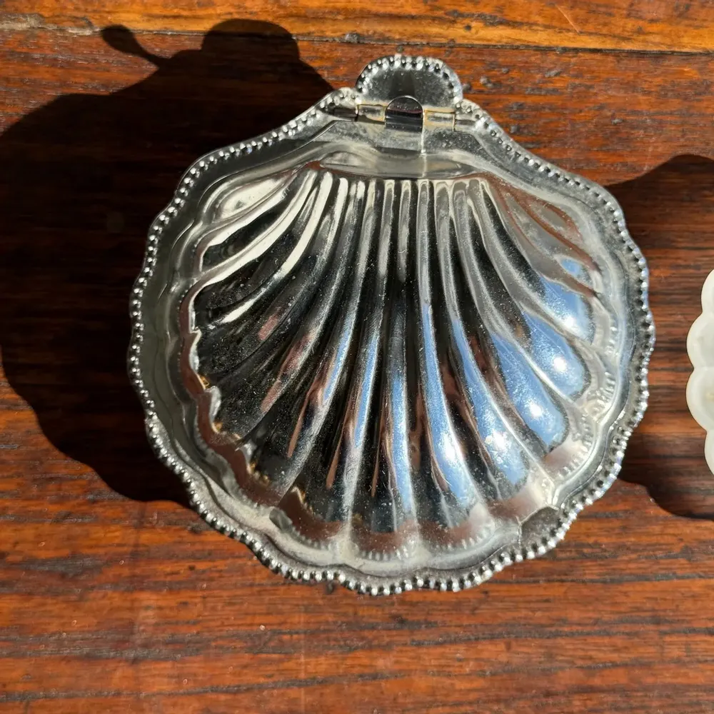 Kitchen utensils - Vintage silver plated shell butter dish with transparent cup - OFFICE OBJETS