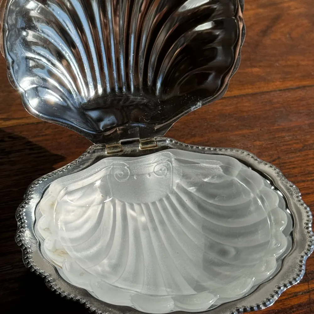 Kitchen utensils - Vintage silver plated shell butter dish with transparent cup - OFFICE OBJETS