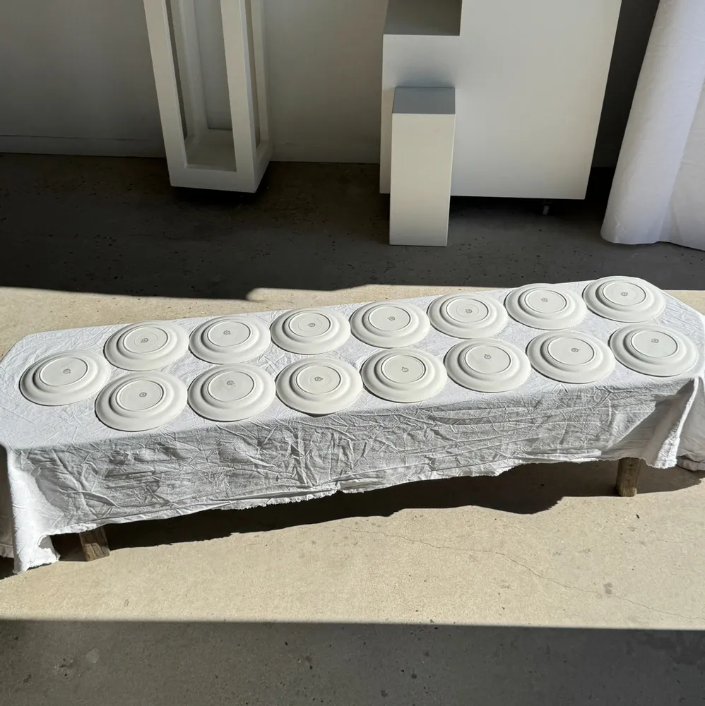 Assiettes au quotidien - Lot de 15 assiettes plates vintage turquoises liseré doré fleurs roses - OFFICE OBJETS