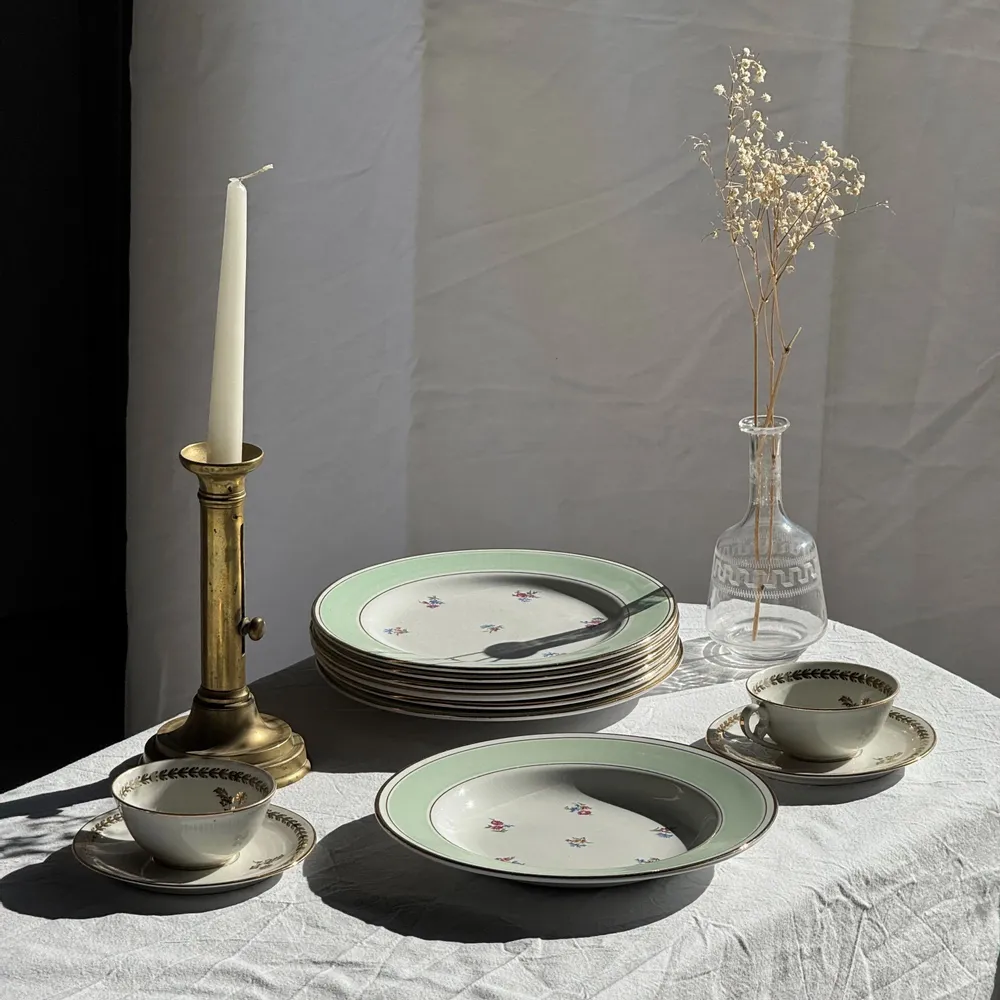 Assiettes de réception - Lot de 9 assiettes creuses vintage turquoises liseré doré fleurs roses - OFFICE OBJETS