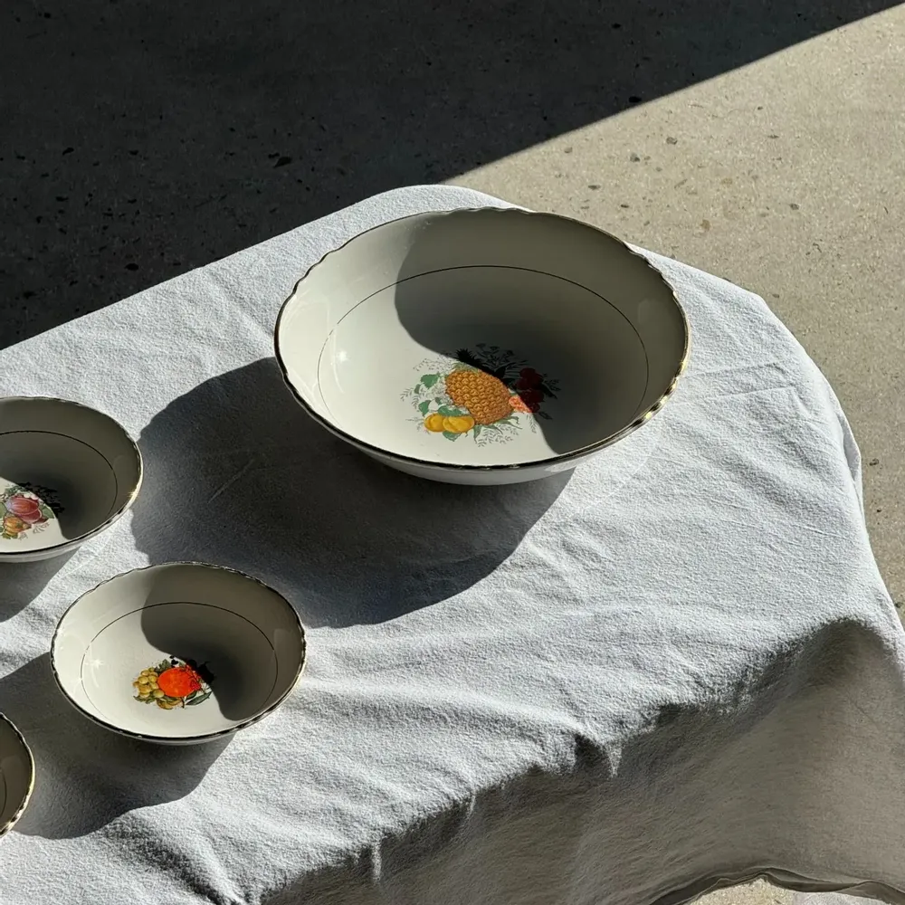 Platter and bowls - Vintage fruit salad service composed of a salad bowl, 7 cups - OFFICE OBJETS