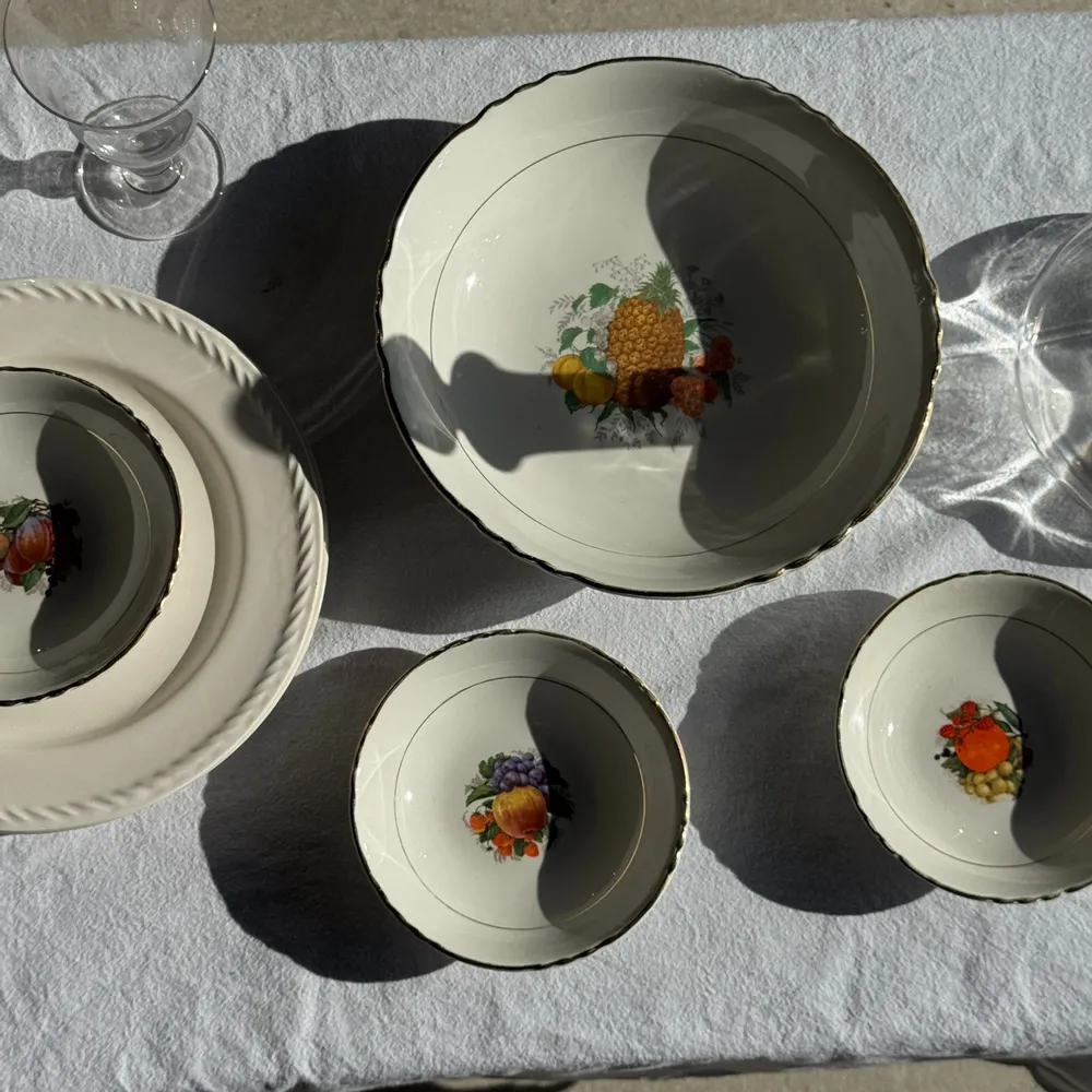Platter and bowls - Vintage fruit salad service composed of a salad bowl, 7 cups - OFFICE OBJETS