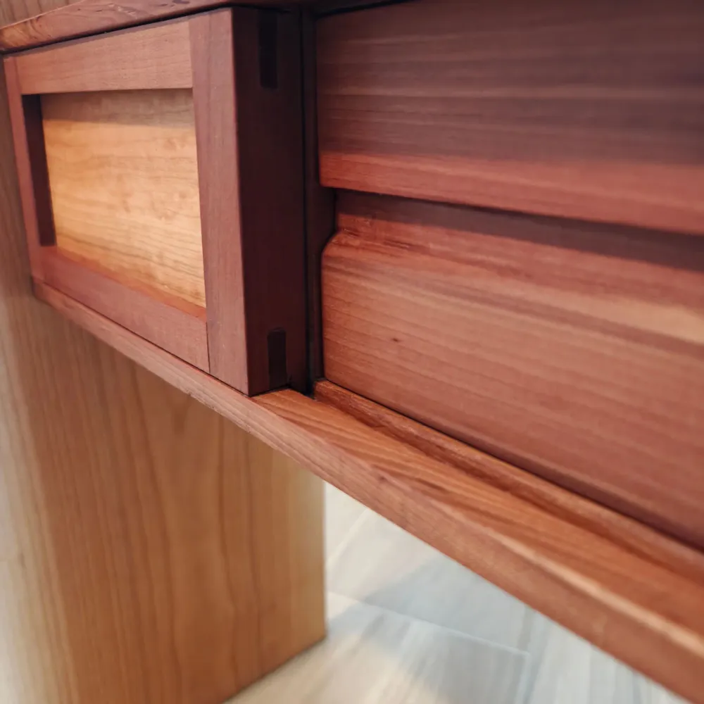 Etagères - Armoire de collection avec bords vifs faite à la main - DAWN - GIUSEPPE DEEPAK BENTI