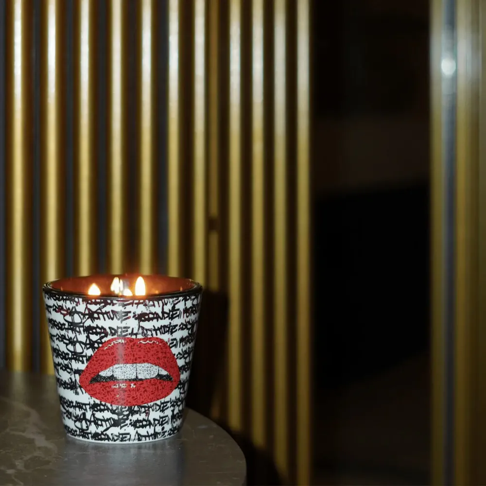 Bougies - Bougie parfumée en céramique Rebel Rouge (Cerise noire, jasmin, rose, baume) - 10 cm - ARTITUDE HOME