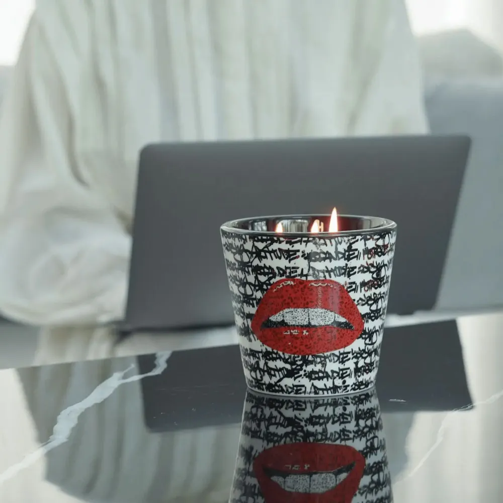 Bougies - Bougie parfumée en céramique Rebel Rouge (Cerise noire, jasmin, rose, baume) - 10 cm - ARTITUDE HOME