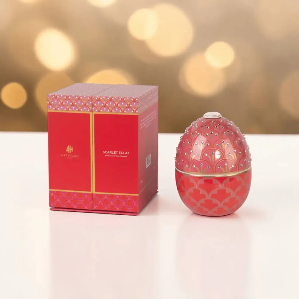 Bougies - SCARLET ÉCLAT - Bougie parfumée en forme d'œuf, petit format, aux senteurs de cassis, rose et patchouli - ARTITUDE HOME