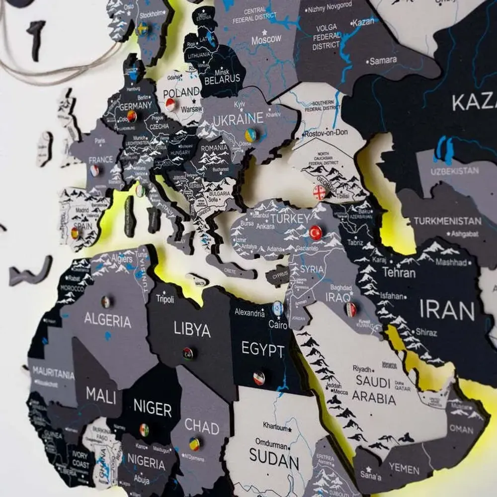 Autres décorations murales - Carte en Bois du Monde Colorée 3D XL Prime Plus Nordik Lum LED 3.0 EU Droite - ENJOY THE WOOD