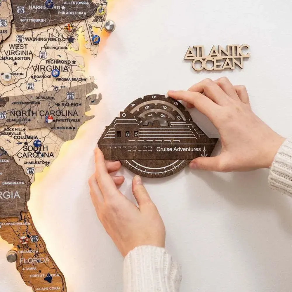 Objets de décoration - Carte du Monde en Bois Colorée 3D Travel Tracker Cruise Liner - Noyer Foncé - ENJOY THE WOOD