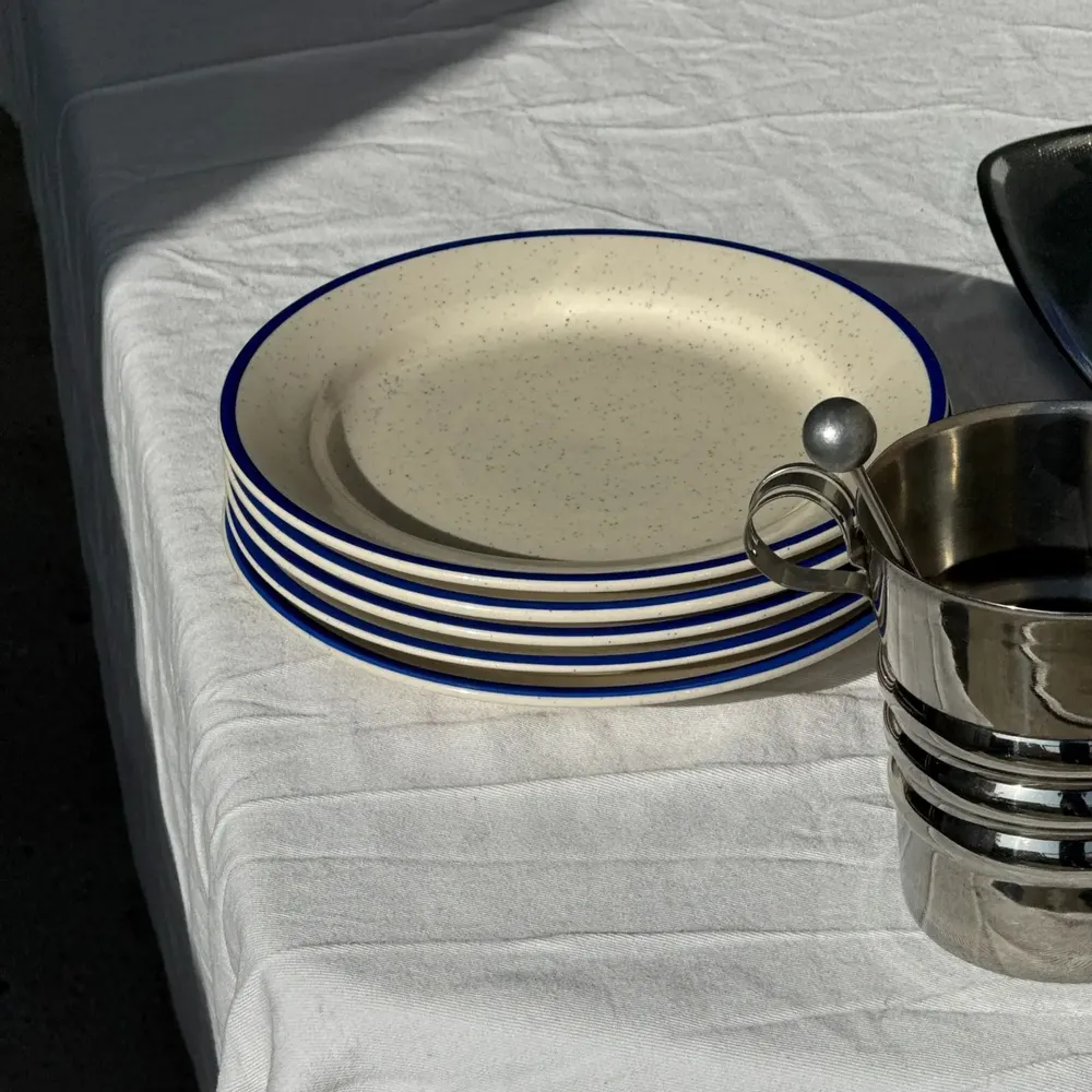 Assiettes au quotidien - Lot composé de 6 assiettes plates beige liseré bleu 3 creuses - OFFICE OBJETS