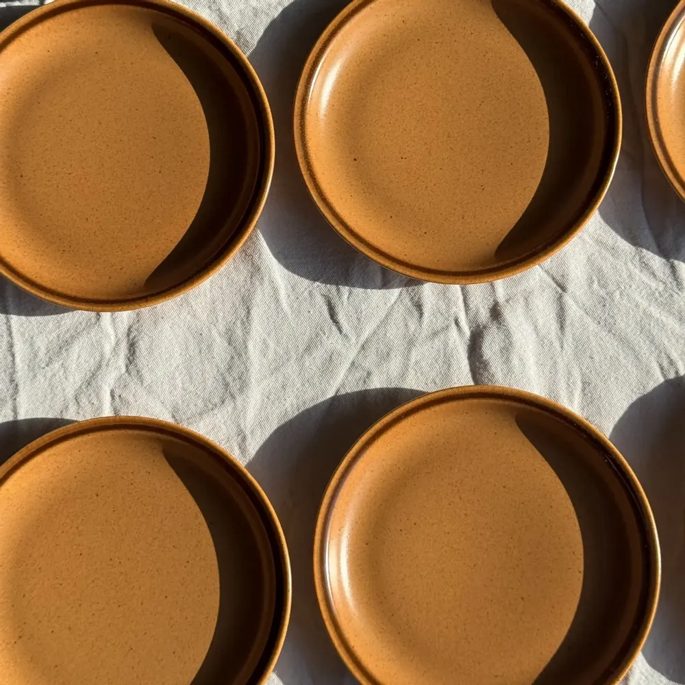 Assiettes au quotidien - Lot de 11 petites assiettes à dessert en grès liseré brun - OFFICE OBJETS