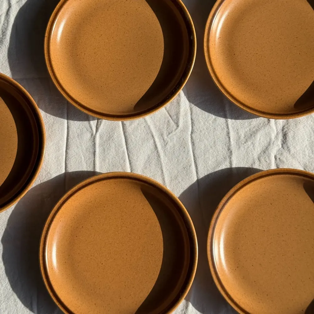 Assiettes au quotidien - Lot de 11 petites assiettes à dessert en grès liseré brun - OFFICE OBJETS